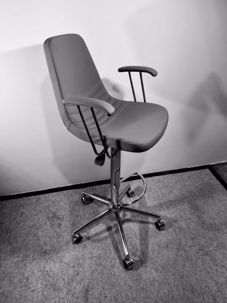 Tekerlekli Gri Deri Rahat Kollu Bar Sandalyesi Modelleri