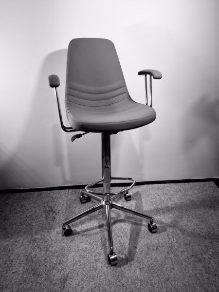 Tekerlekli Gri Deri Rahat Kollu Bar Sandalyesi Modelleri