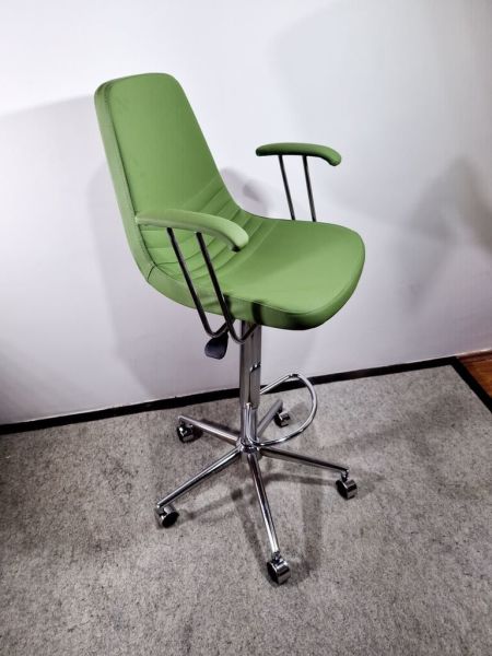 Metal Krom Tekerlekli Yeşil Deri Rahat Kollu Bar Sandalye Modelleri