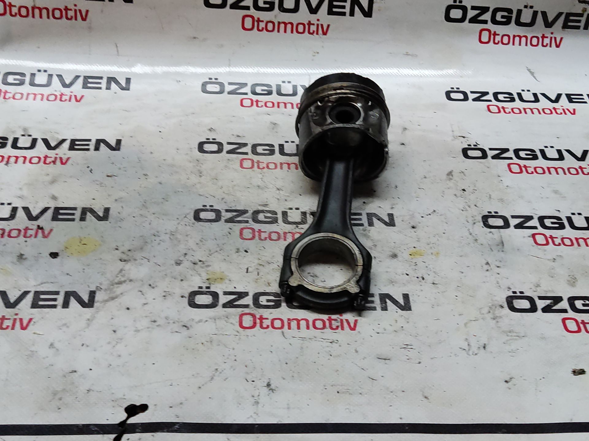 Mercedes Vaneo 1.7 Dizel. Biyel kolu