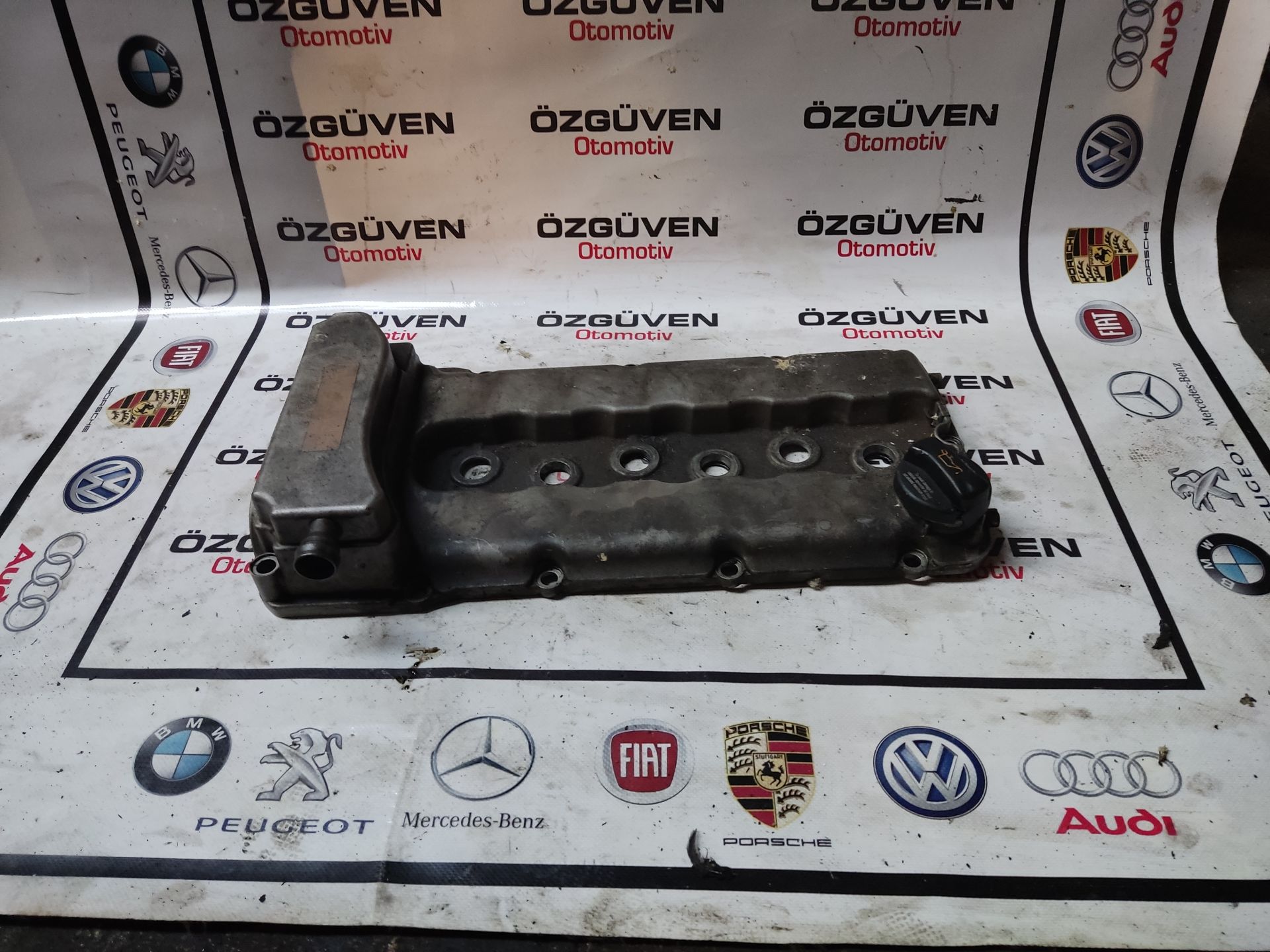 Volkswagen Tuareg 3.2 Külbütör kapağı
