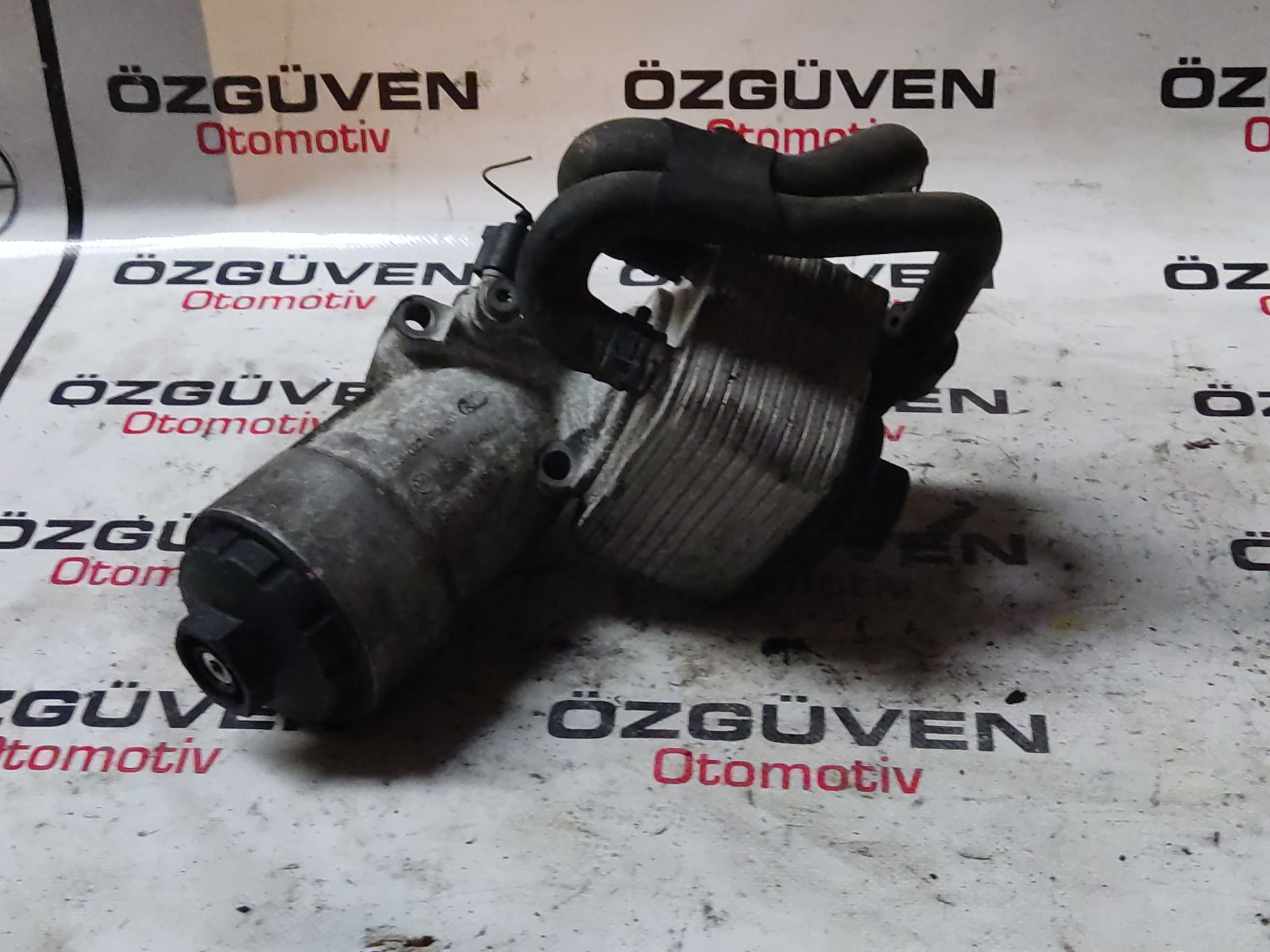 Volkswagen Tuareg 3.2 Yağ filtre gövdesi