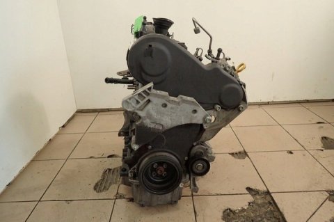 Volkswagen Passat 1.6 Tdi 105Hp Cay Komple Motor