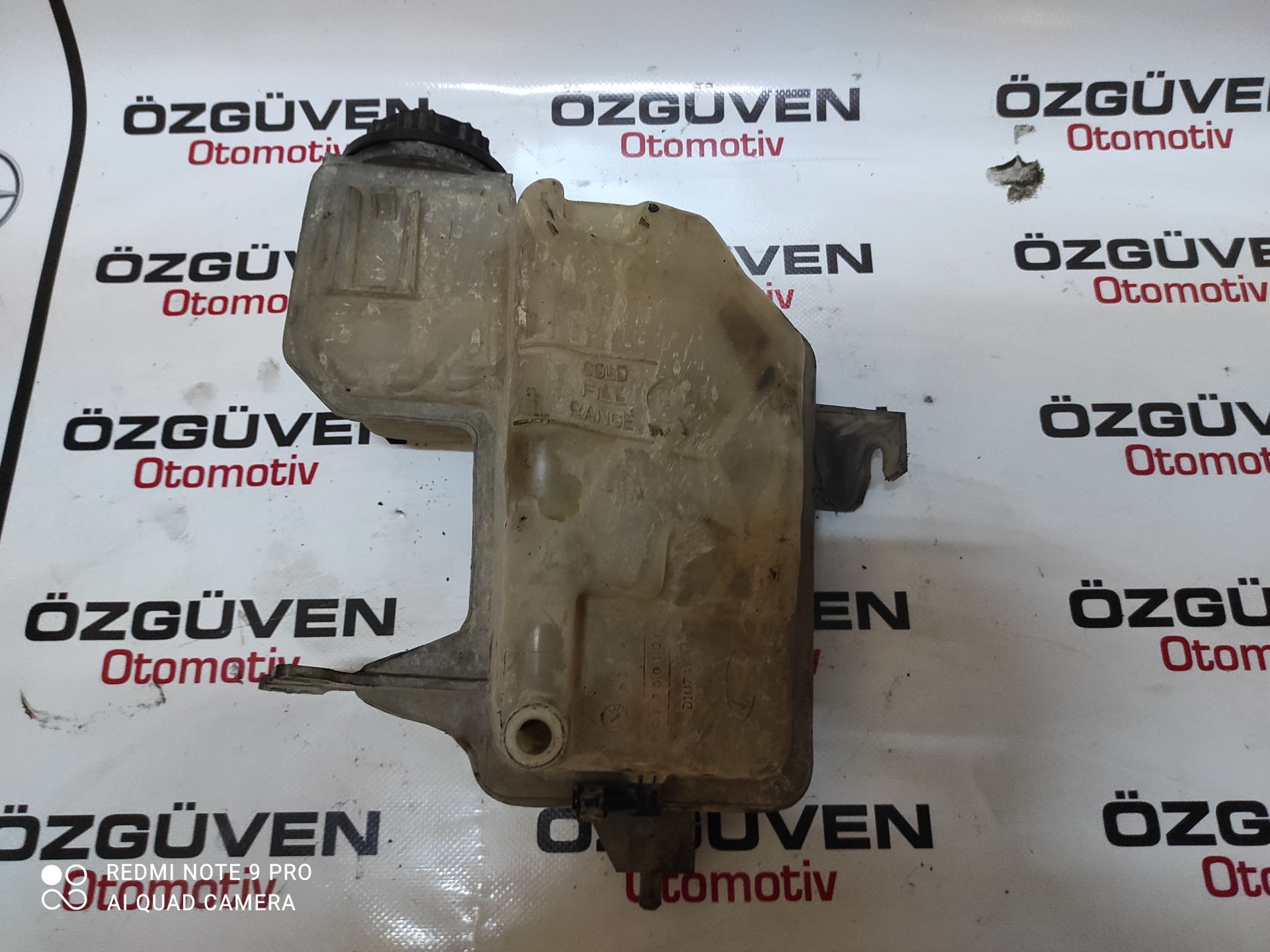 Range Rover 2.7 Yedek Su Deposu