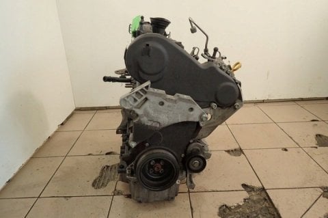 Volkswagen Passat 1.6 Tdi 105Hp Cay Sandık Motor