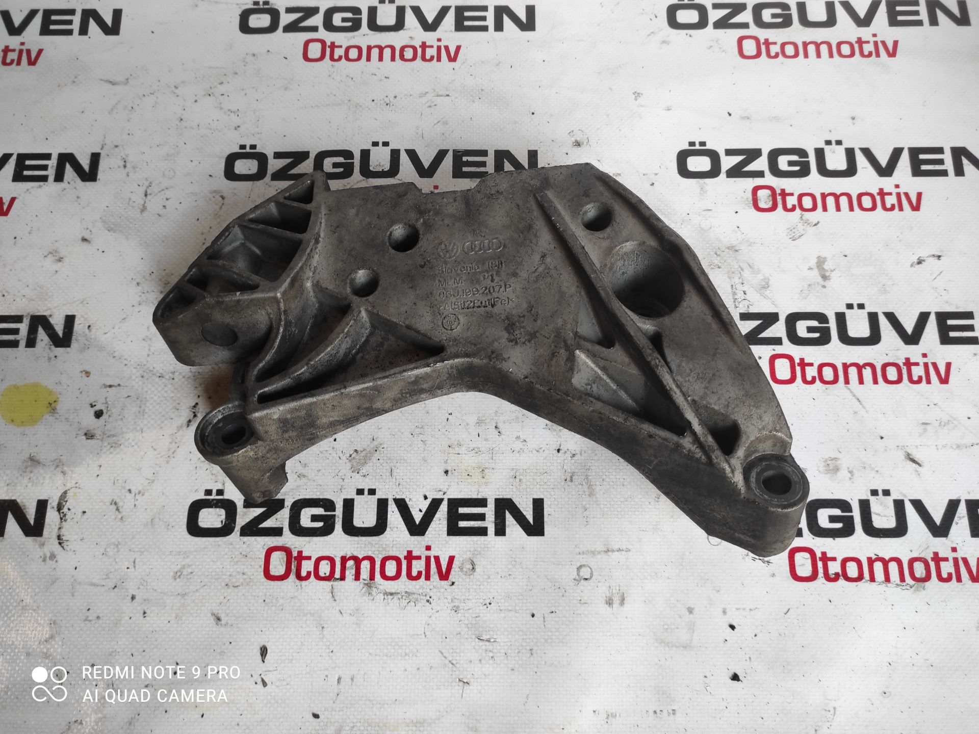 Volkswagen Passat 2.0 Tfsi Motor Kulak Braketi