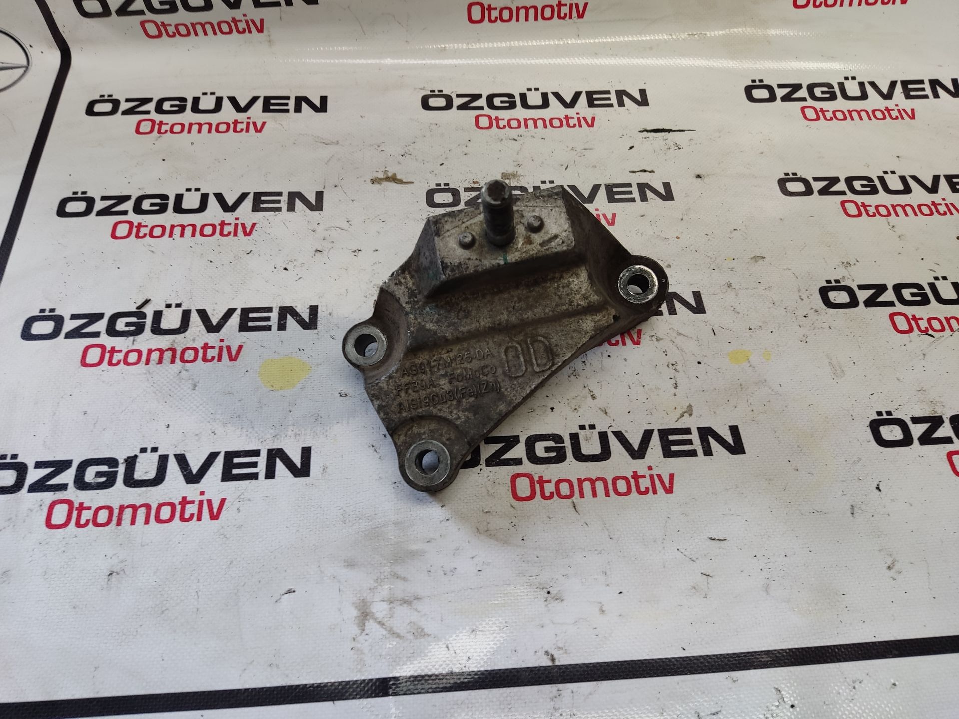 Ford Mondeo Şanzıman Kulak Braketi