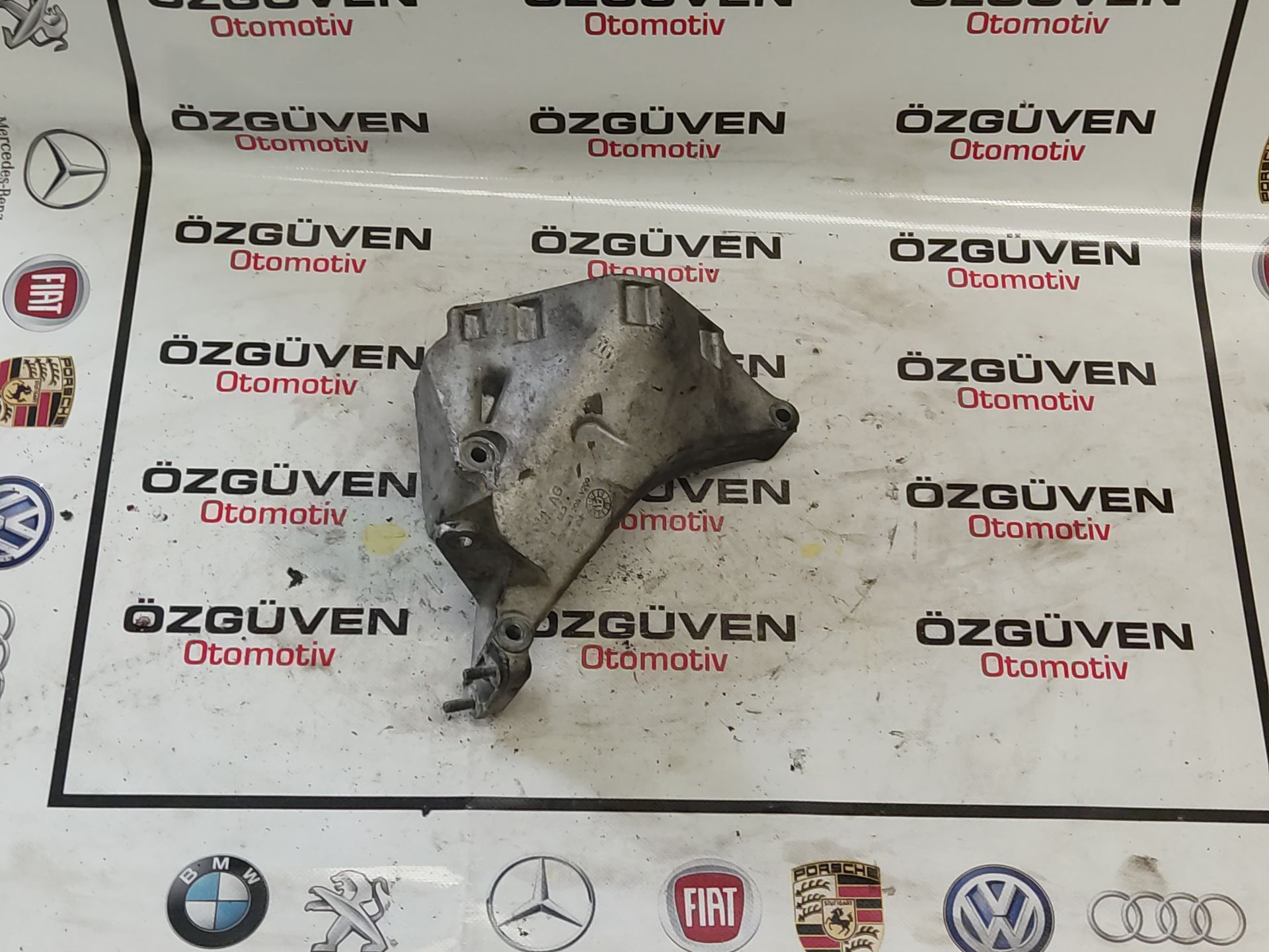 Volkswagen Polo CFW Motor Kulak Braketi
