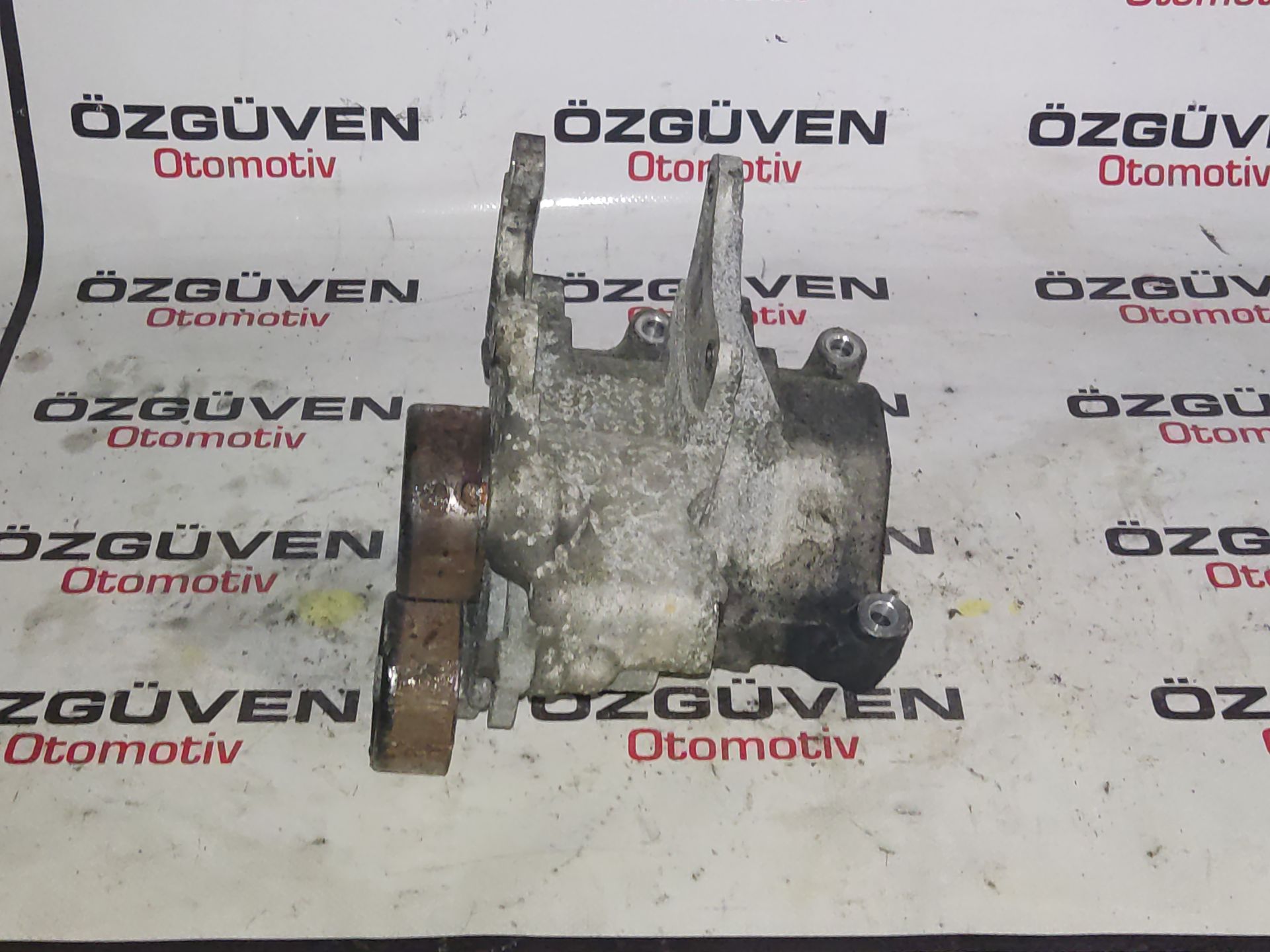 Hundai Tucson 2.0 CRDİ Şarj dinamosu Braketi