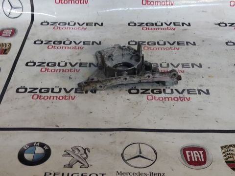 Renault Trafik 1.9 ön krank keçe kapağı