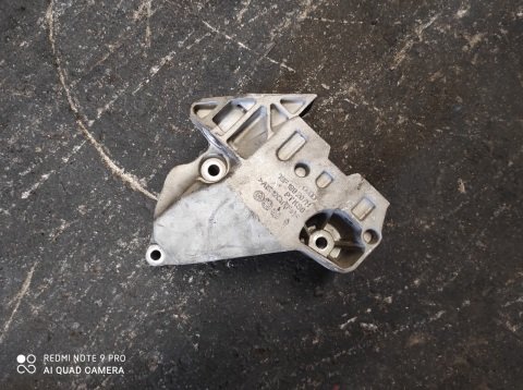 Volkswagen Passat 2.0 Tfsi Motor Kulak Braketi