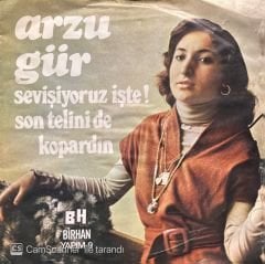 Arzu Gür Sevişiyoruz İşte 45lik Plak