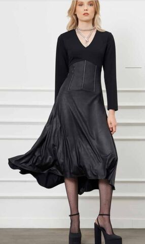 Siyah V Yaka  Eteği Deri Görünümlü  Uzun Elbise