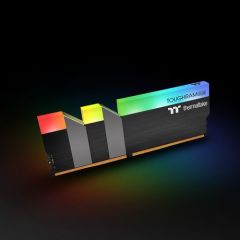 Thermaltake Toughram RGB DDR4-3000Mhz CL16 16GB (2X8GB) Dual Bellek Kiti