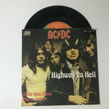 AC/DC – Highway To Hell