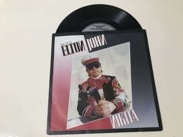 Elton John – Nikita