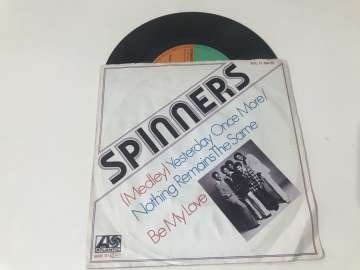 Spinners – (Medley) Yesterday Once More / Nothing Remains The Same / Be My Love