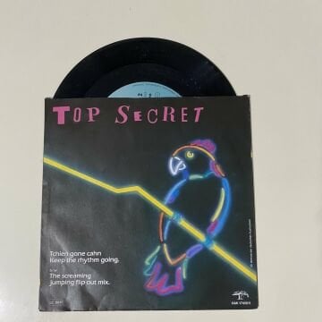 Top Secret – Tchien Gone Cahn Keep The Rhythm Going