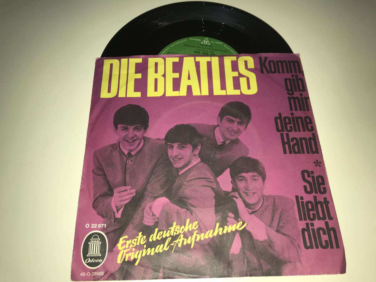 Beatles ‎– Komm, Gib Mir Deine Hand / Sie Liebt Dich