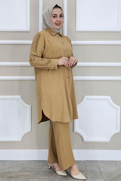 KADIN KOLU TAŞ DETAYLI TESETTÜR TAKIM CAMEL - 2 BEDEN
