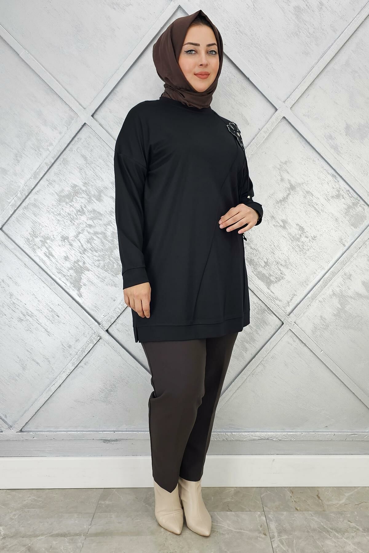 KADIN ÇİÇEKLİ NERVÜR DİKİM DETAYLI TESETTÜR TUNİK SİYAH - 4 BEDEN