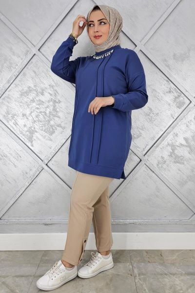 KADIN NERVÜR DİKİM İNCİ KOLYE DETAYLI TESETTÜR TUNİK İNDİGO - L