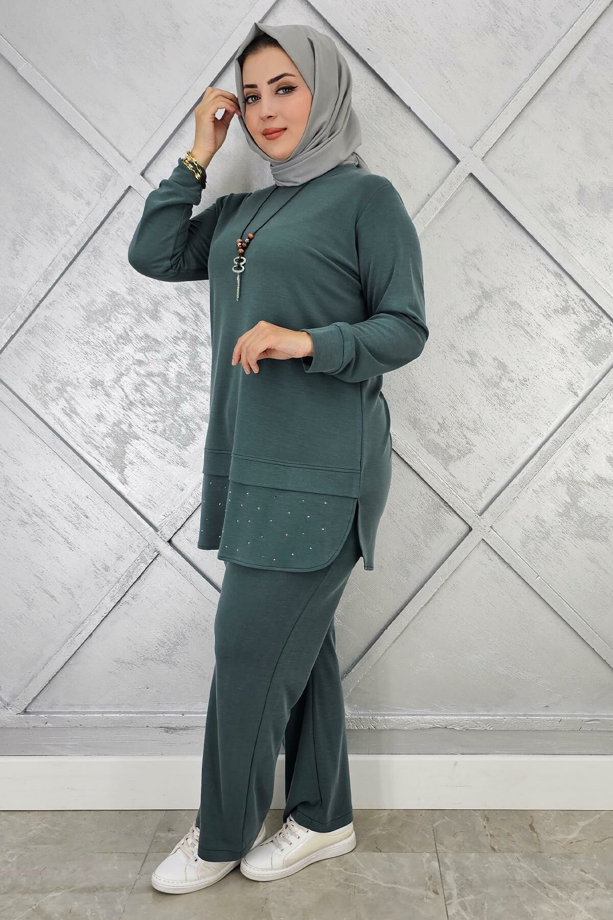 KADIN KOLYE VE TAŞ DETAYLI TESETTÜR TAKIM YEŞİL - 4 BEDEN