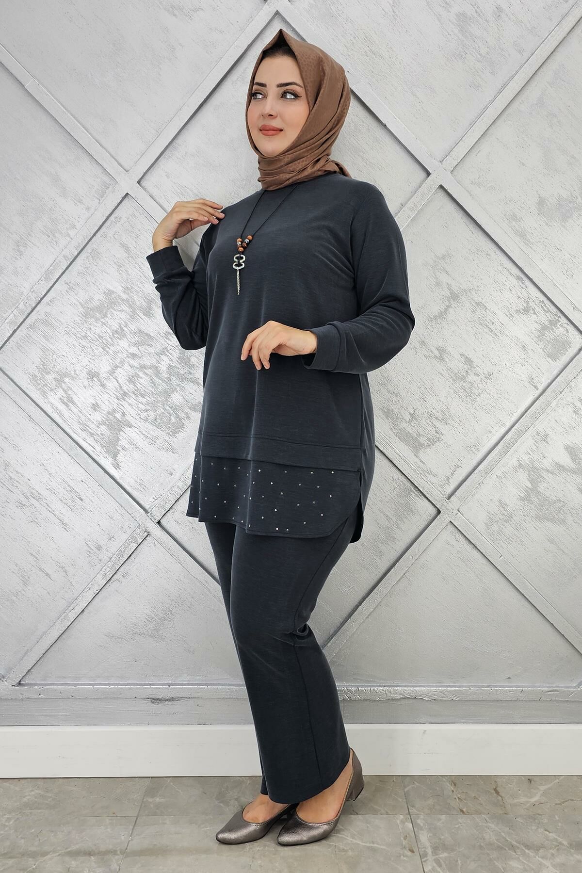 KADIN KOLYE VE TAŞ DETAYLI TESETTÜR TAKIM SİYAH - 2 BEDEN