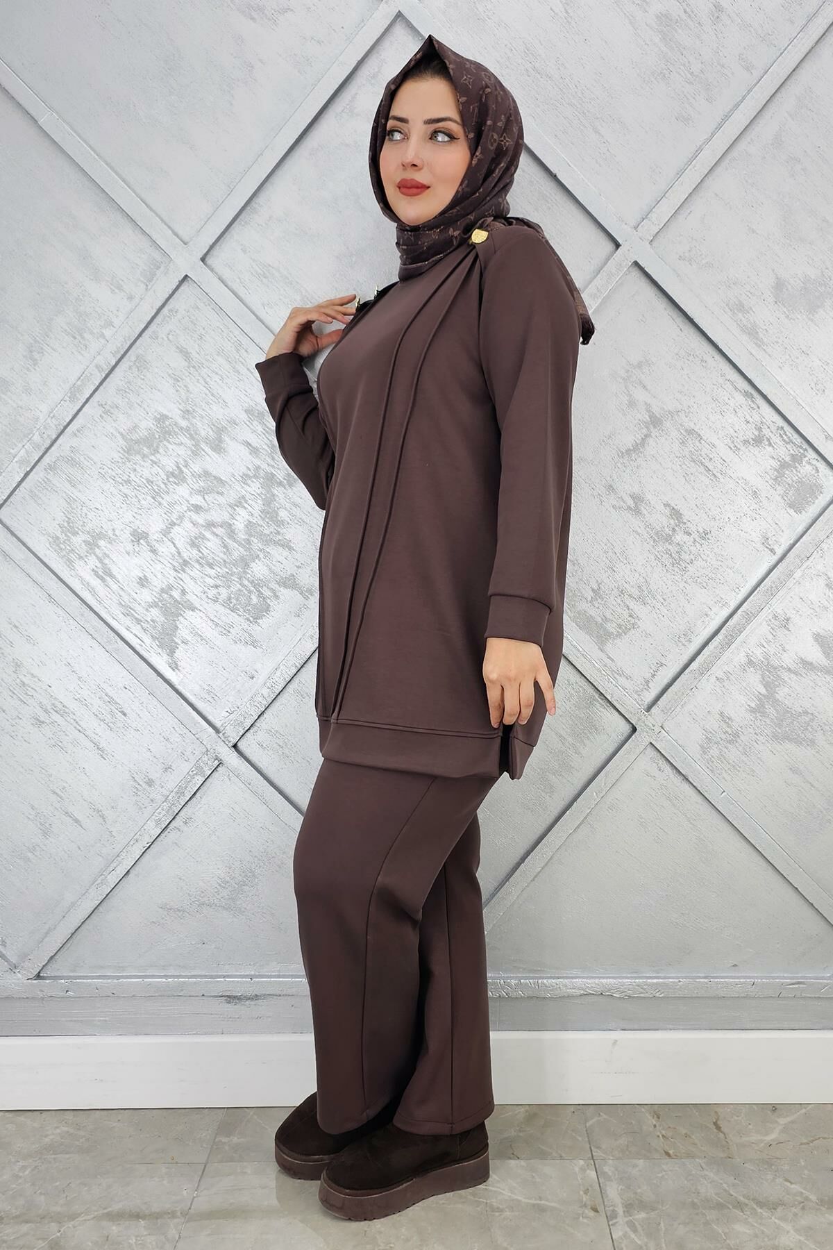 KADIN DÜĞME DETAYLI NERVÜR DİKİM TESETTÜR TAKIM KAHVERENGİ - 2 BEDEN