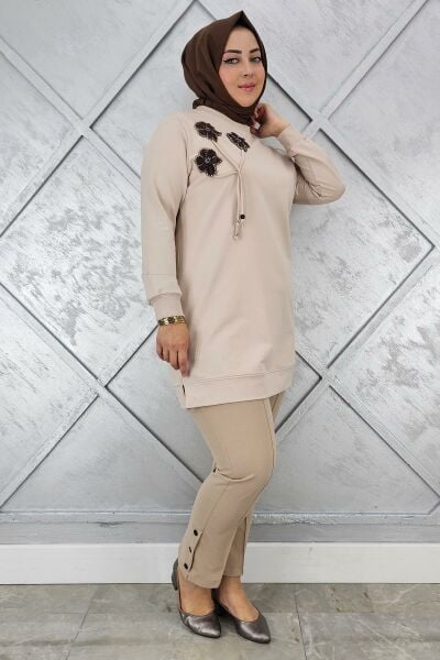 KADIN DİKME VE BAĞUCU DETAYLI TESETTÜR TUNİK BEJ - 4 BEDEN