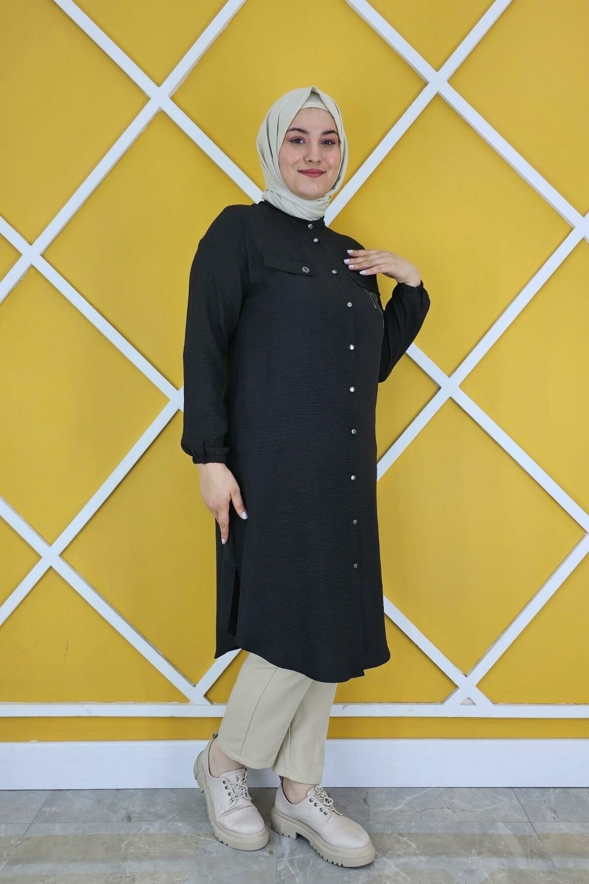WOMAN COAT OF BROOCH AND STONE DETAILED LINEN HIJAB SHIRT BLACK - SIZE 5
