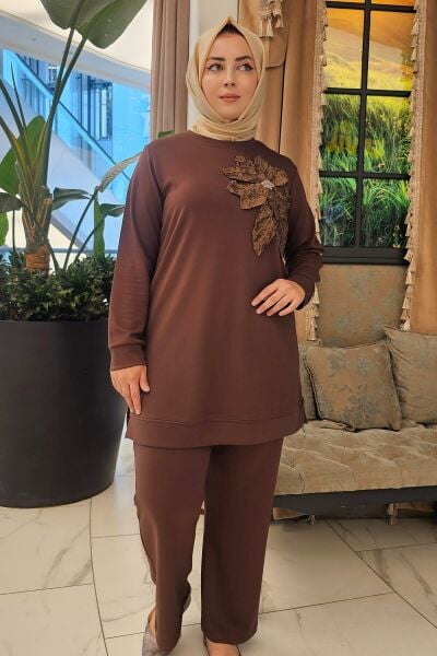 KADIN DİKME ÇİÇEK DETAYLI TESETTÜR TAKIM KAHVERENGİ - 2 BEDEN