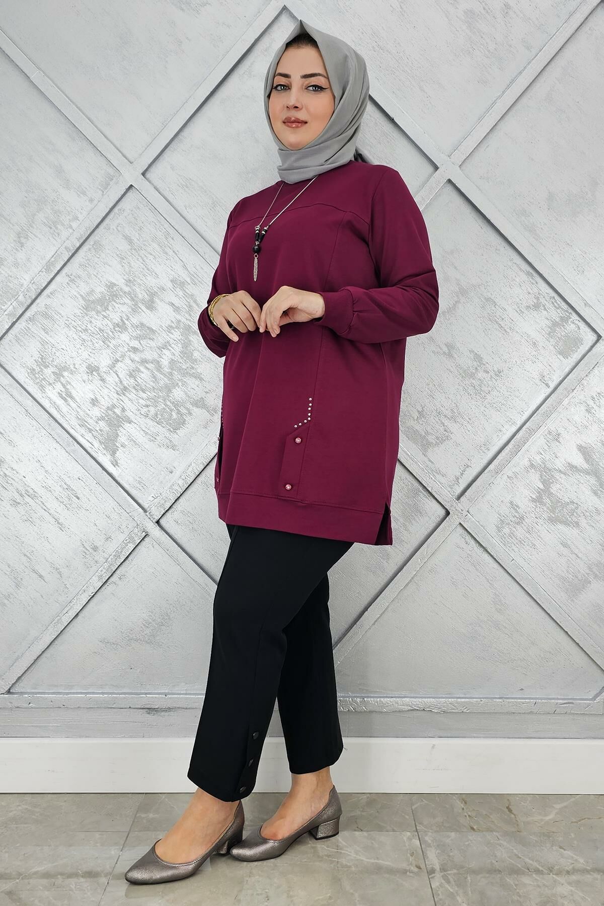 KADIN KOLYE DETAYLI TAŞLI TESETTÜR TUNİK BORDO - L