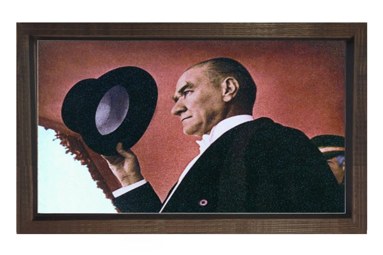 Atatürk Şapkasıyla Tablosu Kahverengi Ahşap - 100x150