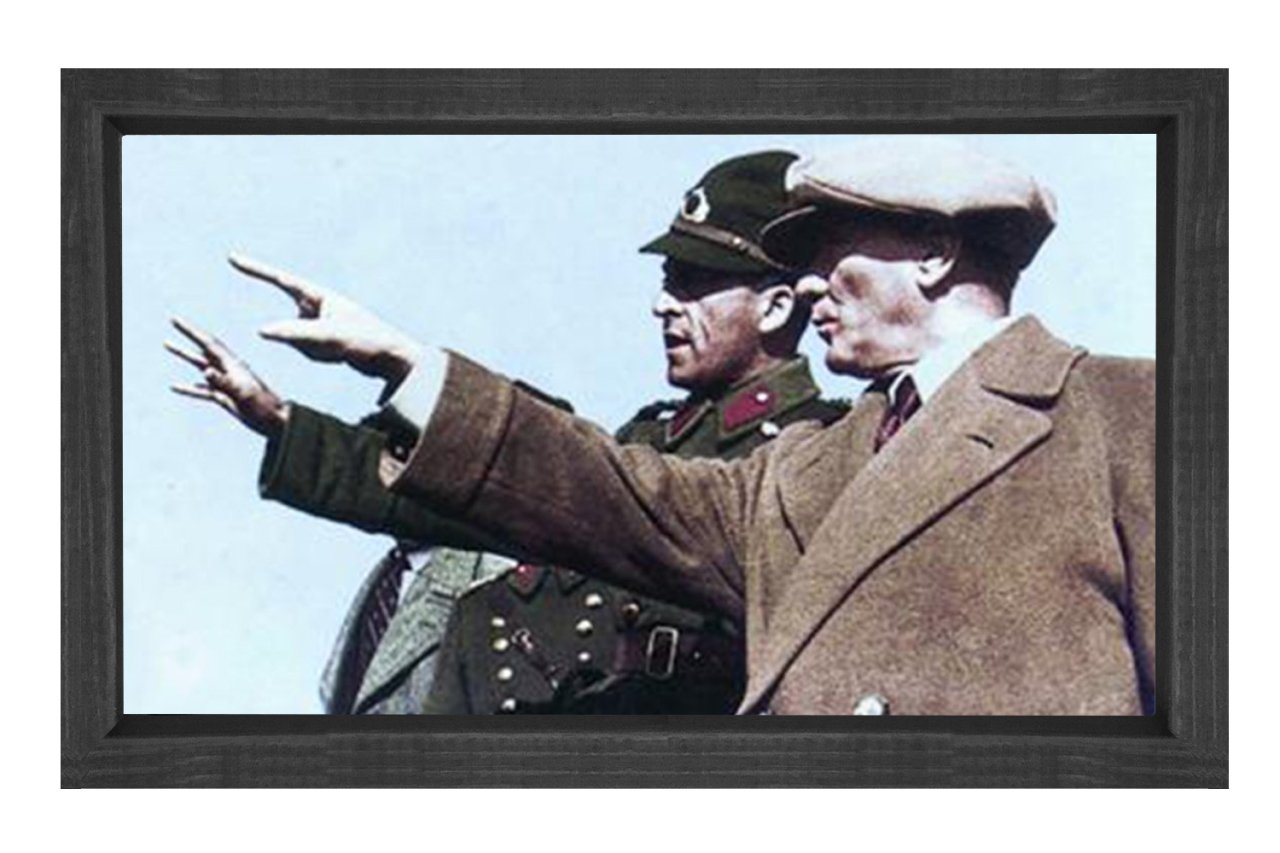 Atatürk İstikbal Göklerde Tablosu Siyah Ahşap - 40x60