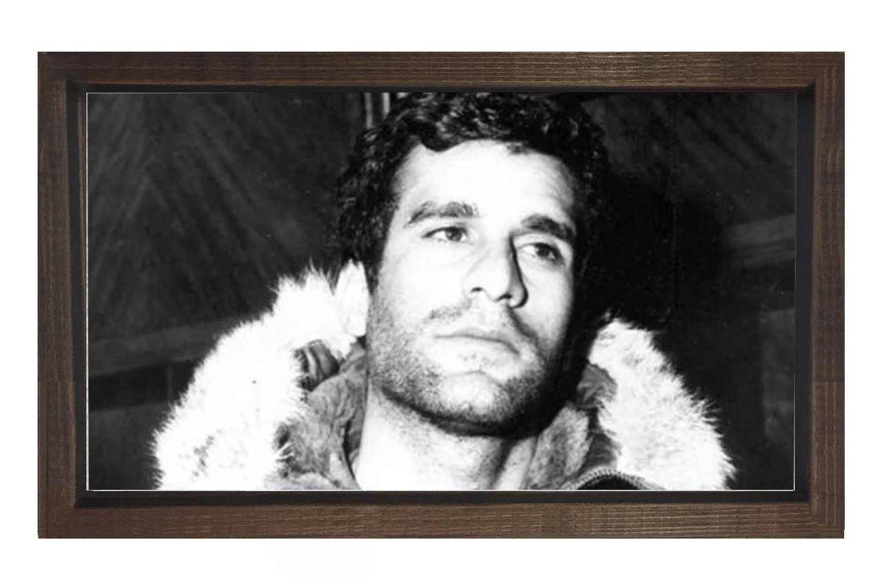 Deniz Gezmiş Tablosu Kahverengi Ahşap Çerçeve - 100x150