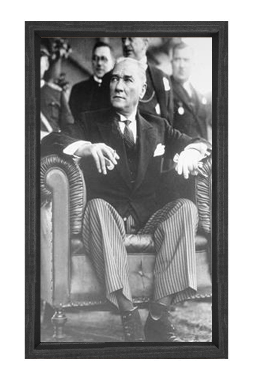 Atatürk Sigara İçerken-2 Tablosu