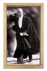 Atatürk  Siyah Beyaz Şapkasıyla Tablosu Naturel Ahşap - 50x70