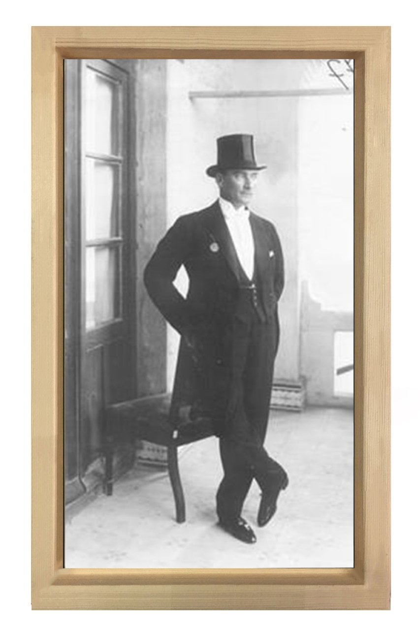 Şapka Ve Takım Elbise Atatürk Tablosu Naturel Ahşap - 100x200