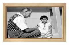 Atatürk ve manevi kızı Ülkü Tablosu Naturel Ahşap Çerçeve - 100x150