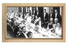 Atatürk ve Yemek Masası Tablosu Naturel Ahşap Çerçeve - 50x70