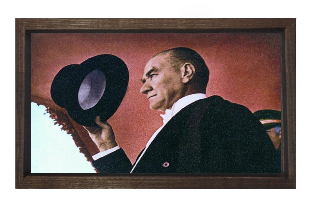 Atatürk Şapkasıyla Tablosu