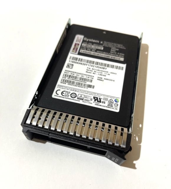 Lenovo 240 GB 4XB7A10195 2.5'' SATA 3.0 SSD