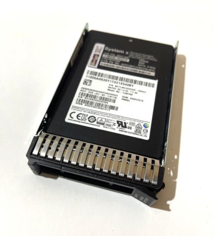 Lenovo 240 GB 4XB7A10195 2.5'' SATA 3.0 SSD