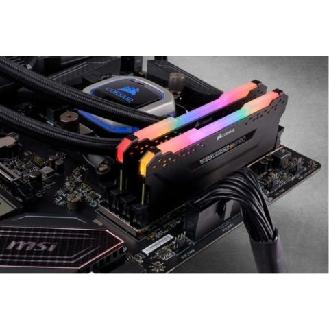 Corsair Vengeance RGB Pro 32 GB (2x16) 3200 MHz DDR4 CL16 CMW32GX4M2E3200C16W Ram