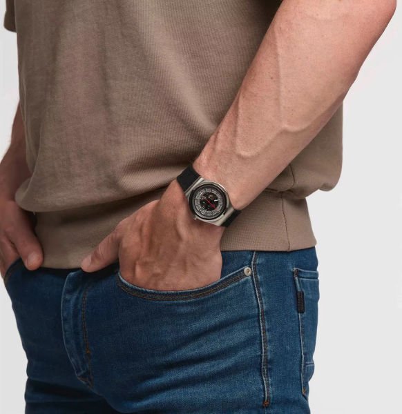 Swatch YIS431  Otomatik Erkek Kol  Saati