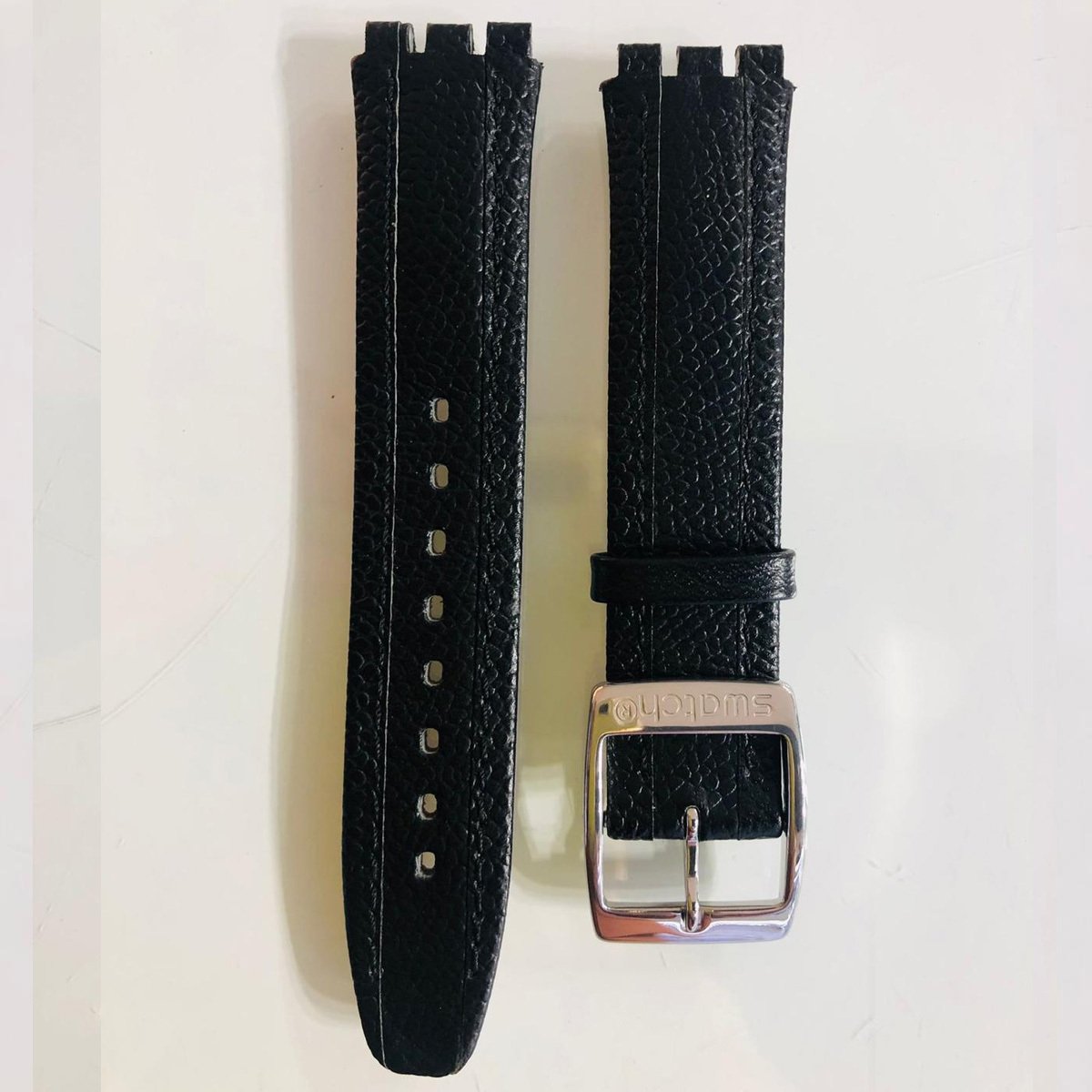 Swatch AYLS - 15 Siyah Deri Kordon