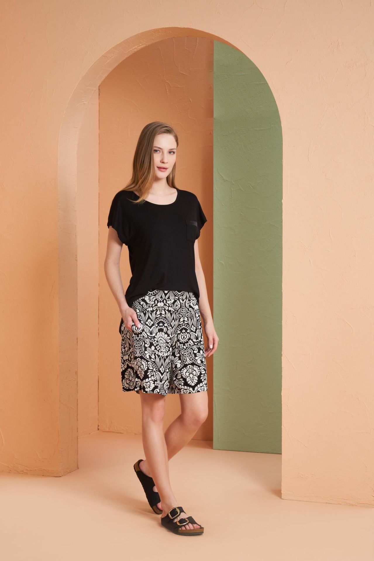 Pjs 27132 Kadın Yuvarlak Yaka Desenli Siyah Yarım Kollu Şortlu Pijama Takım