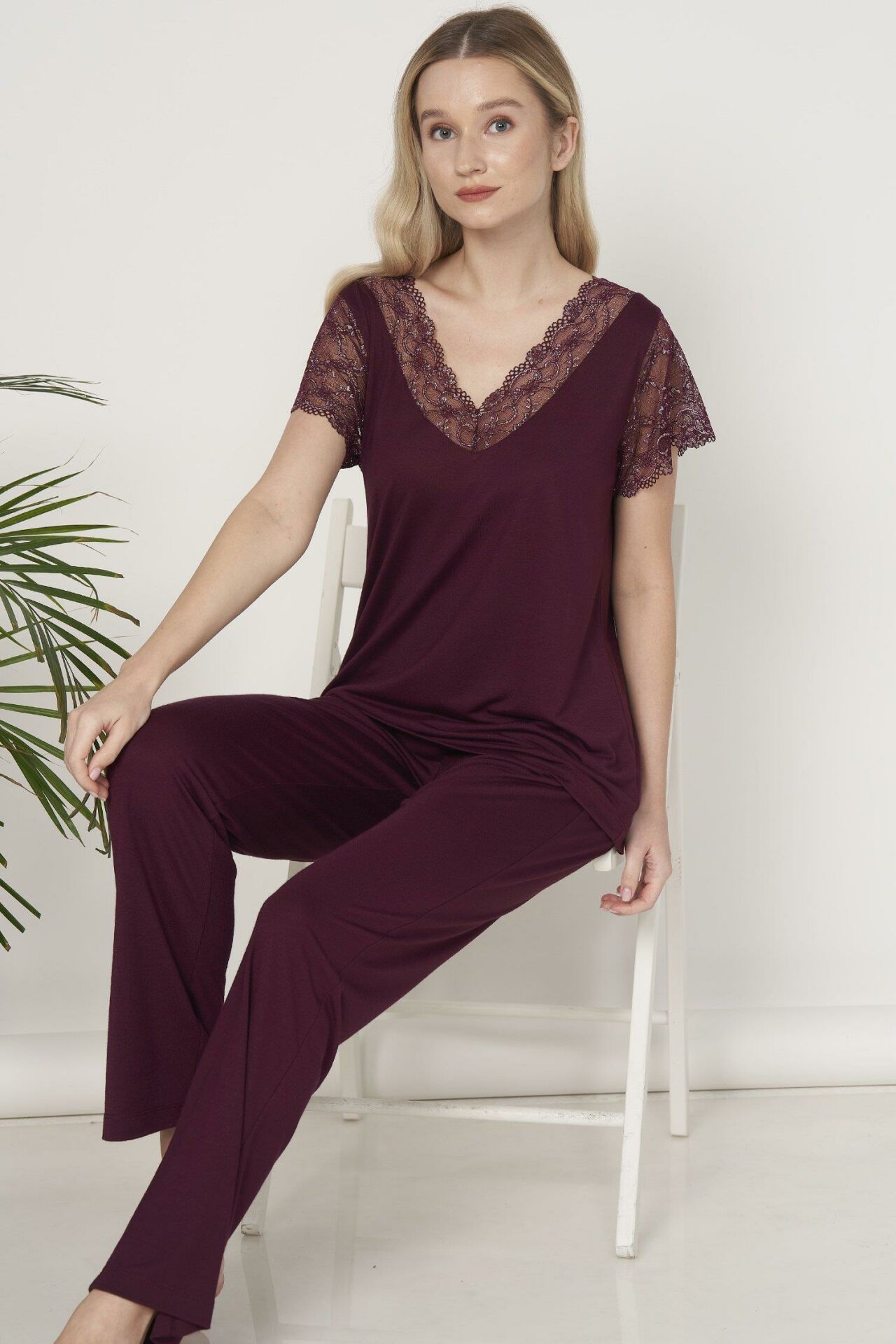 Pijadore 1604 Kadın Kısa Kol Yaka ve Kol Dantelli Pijama Takım