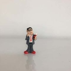 Gözlüklü Erkek Figürü